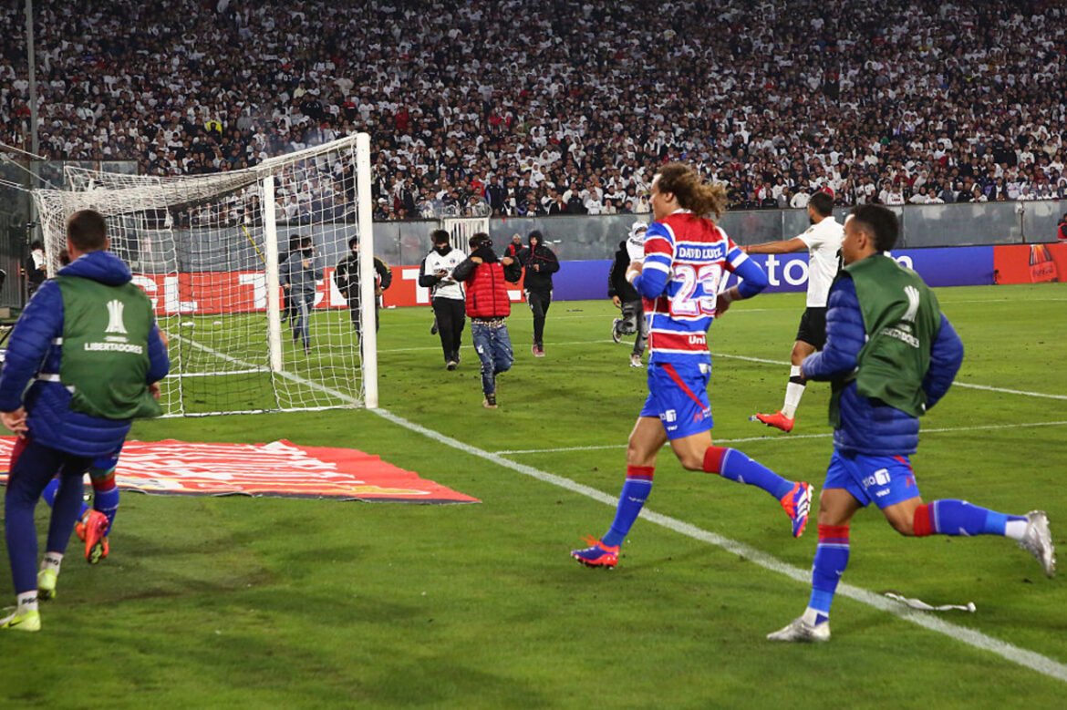 Conmebol declara vitória ao Fortaleza na Libertadores — Conmebol declara Fortaleza vencedor contra o Colo-Colo após confusão, placar 3 a 0, e muda posições no Grupo E da Libertadores.