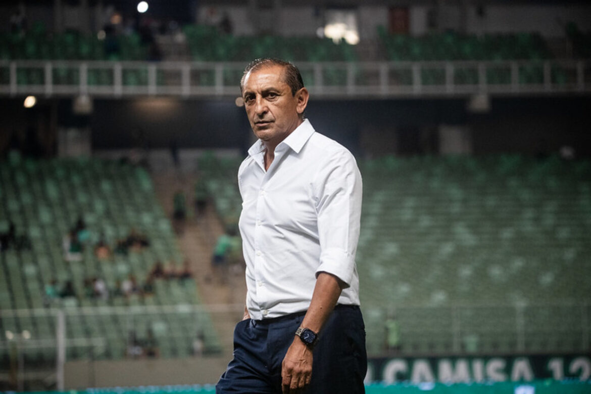 Al Hilal busca Ramón Díaz para substituição de Jorge Jesus — Al Hilal negocia com Ramón Díaz após demissão de Jorge Jesus. Clube saudita busca técnico para desafios na reta final.