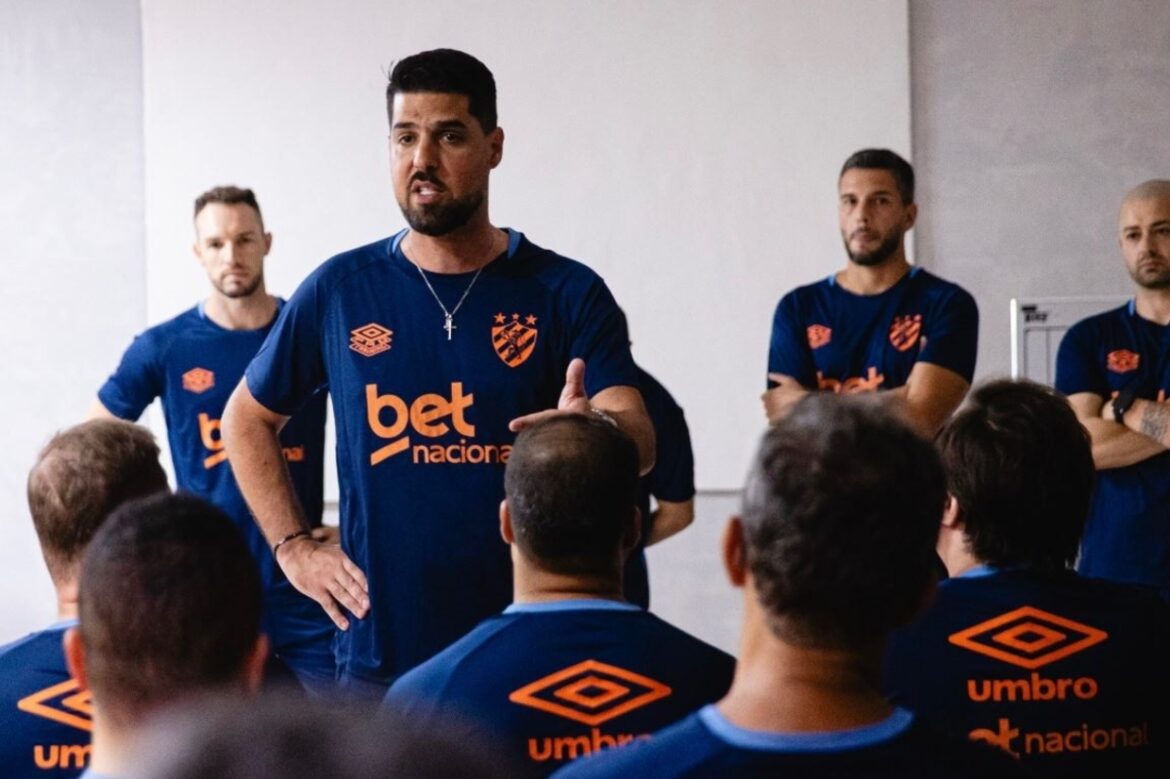 António Oliveira estreia no Sport contra o Cruzeiro — António Oliveira assume como técnico do Sport e estreia contra o Cruzeiro neste domingo pelo Brasileirão.