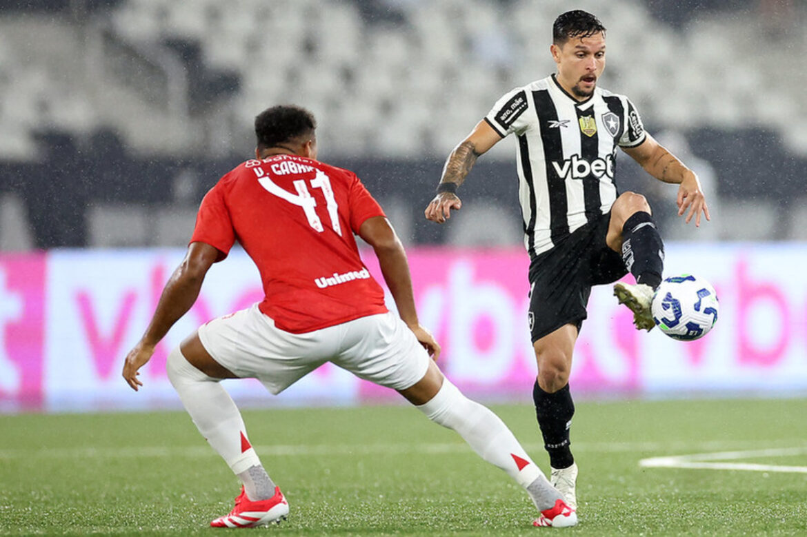 Botafogo goleia internacional e sobe na classificação da série A — Botafogo brilha com vitória por 4 a 0 sobre o Internacional e avança na tabela da Série A do Campeonato Brasileiro.