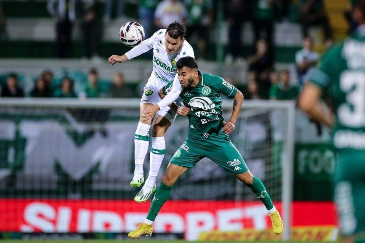 Chapecoense vence Cuiabá e sobe no G4 da Série B — Chapecoense vence Cuiabá por 2 a 1, alcança 13 pontos e sobe para o G4 da Série B 2025 após início promissor.