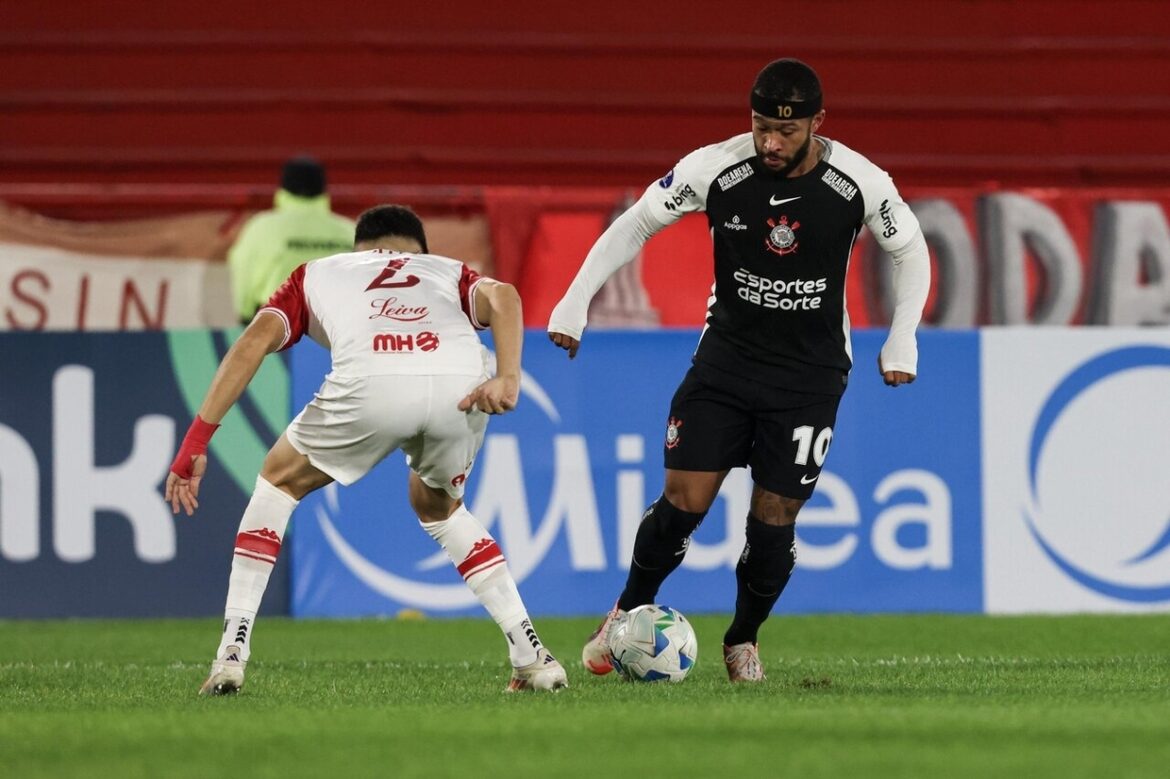 Corinthians é eliminado da sul-americana na argentina — Corinthians perde para o Huracán, é eliminado da Sul-Americana e fica na terceira posição do grupo C.