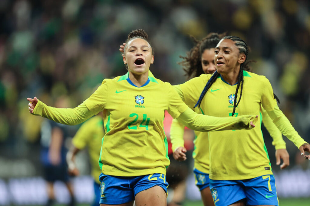 Dudinha brilha e Brasil vence Japão em amistoso emocionante — Com dois gols de Dudinha na estreia, Brasil vence Japão por 3 a 1 em amistoso preparatório para a Copa América.