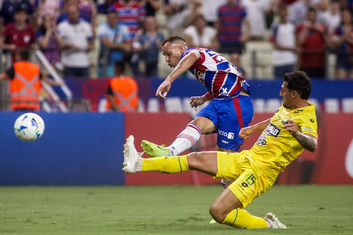 Fortaleza empata com Bucaramanga e decisão fica para a última rodada — Fortaleza empata sem gols com Bucaramanga no Castelão e adia classificação na Sul-Americana para o duelo contra o Racing.