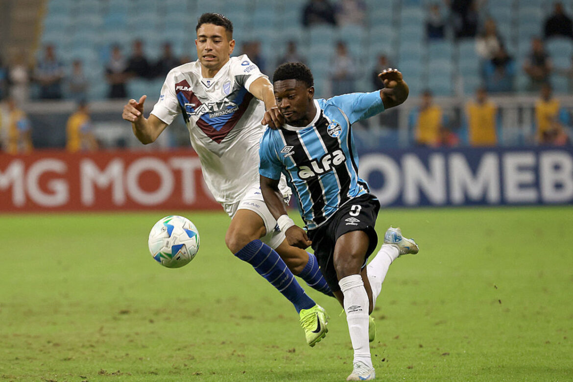 Grêmio empata com Godoy Cruz e complica chances na Sul-Americana — Grêmio empata com Godoy Cruz na Arena e vê a liderança do grupo na Sul-Americana mais distante. Playoffs à vista.