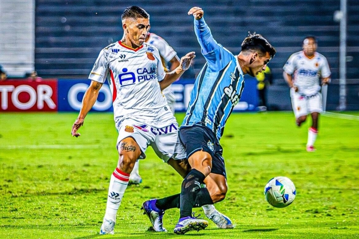 Grêmio empata sem gols com o Atlético Grau na Sul-Americana — Grêmio não supera o Atlético Grau, empata sem gols e perde chance de colar na liderança do grupo. Jogo ficou sem emoção.