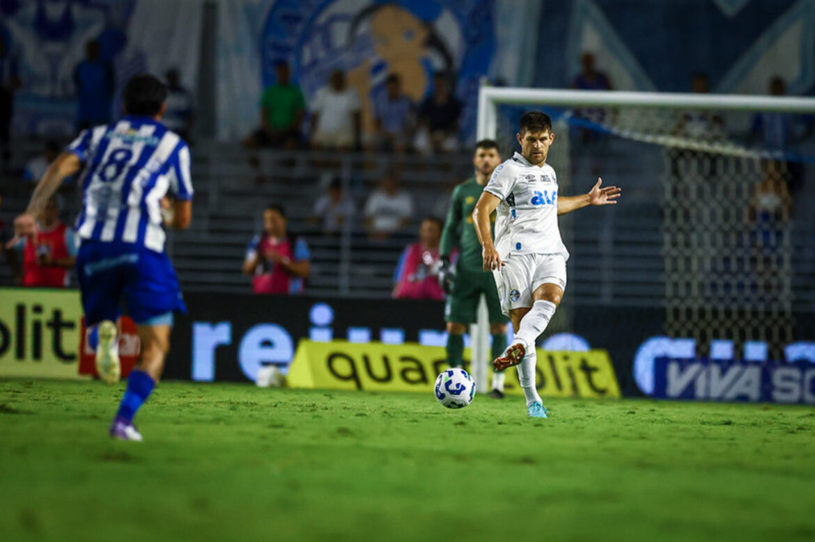 Grêmio sofre virada e CSA vence na Copa do Brasil — Grêmio sofre virada emocionante nos minutos finais e CSA vence por 3 a 2 no jogo de ida da Copa do Brasil.