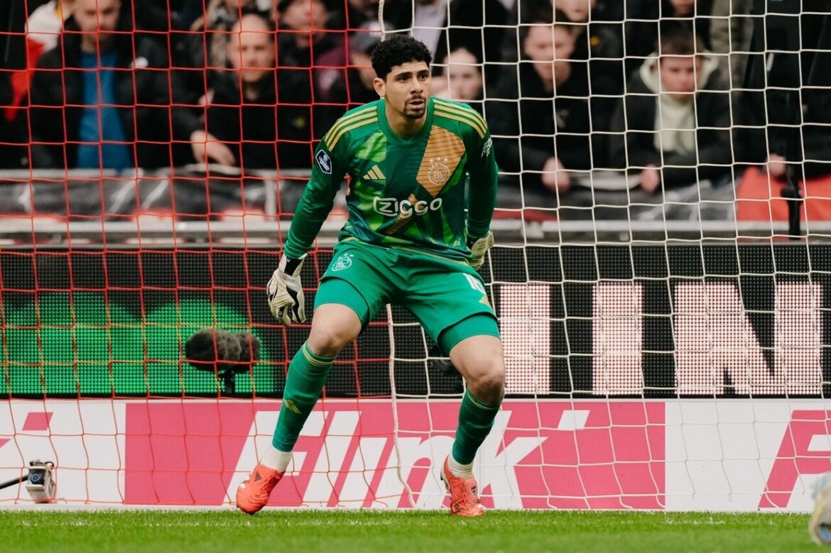 Grêmio volta a negociar com goleiro Matheus Magalhães — Grêmio retoma negociações por Matheus Magalhães, goleiro do SC Braga, visando reforçar a posição na próxima janela.