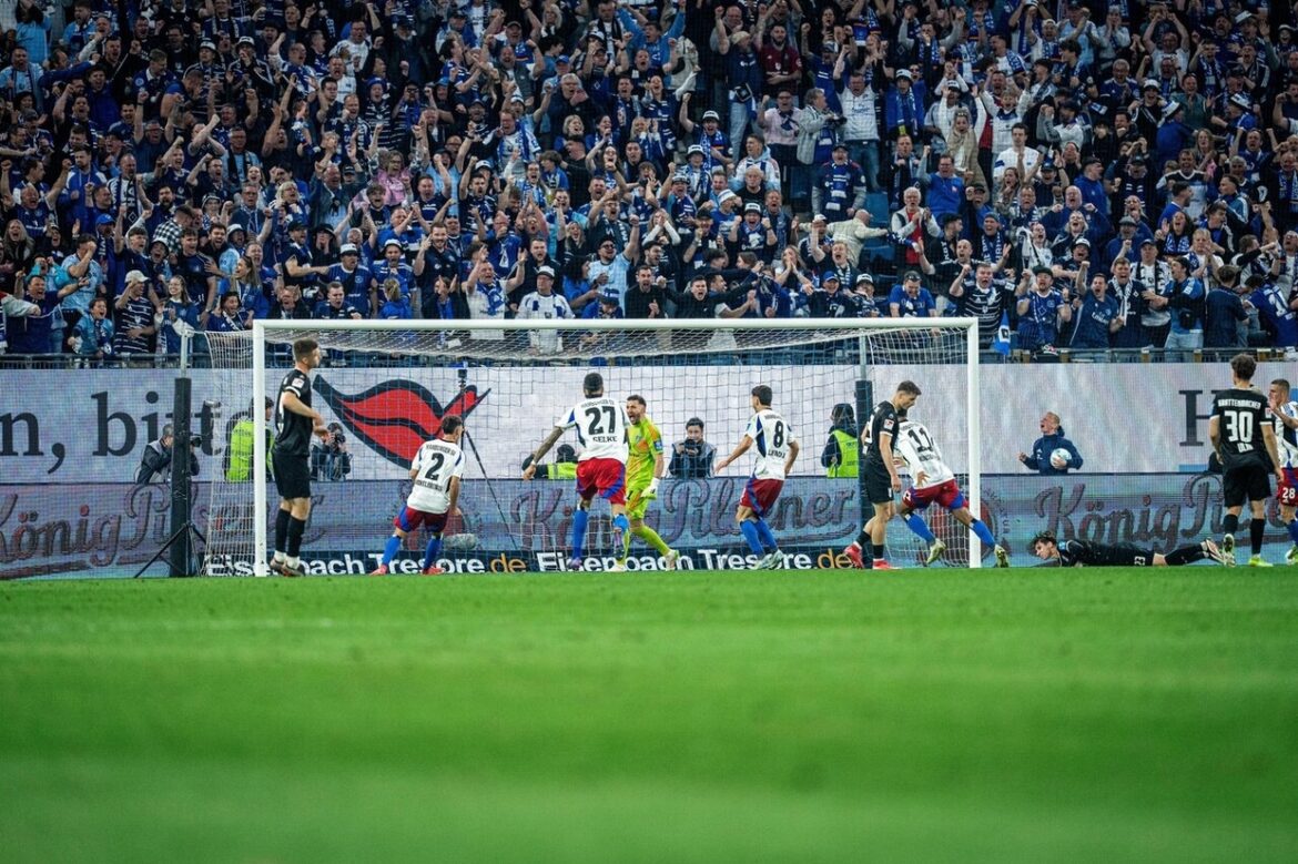 Hamburgo retorna triunfante à Bundesliga após sete anos — Após sete anos e momentos dramáticos, o Hamburgo conquista o retorno à Bundesliga com goleada e brilho em campo!