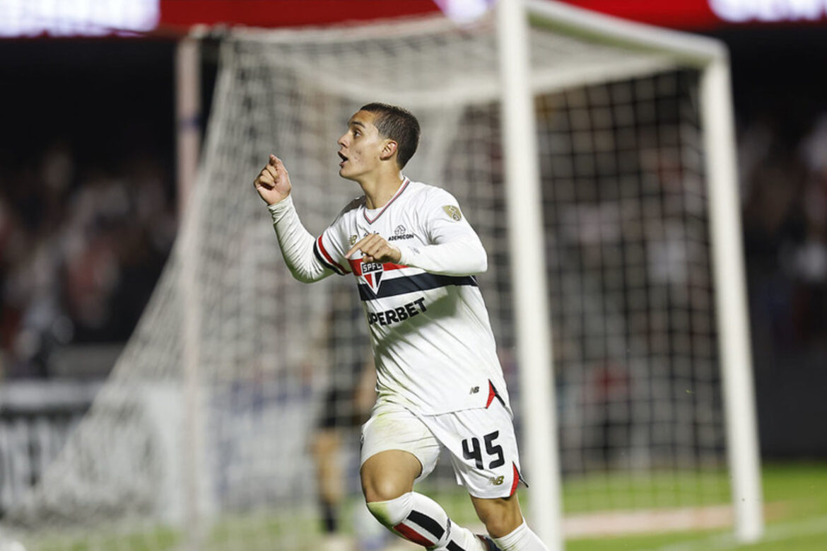 Lucca se torna o goleador mais jovem do São Paulo na Libertadores — Aos 17 anos e 11 meses, Lucca marcou na Libertadores e se tornou o mais jovem a fazer gol pelo São Paulo no torneio.
