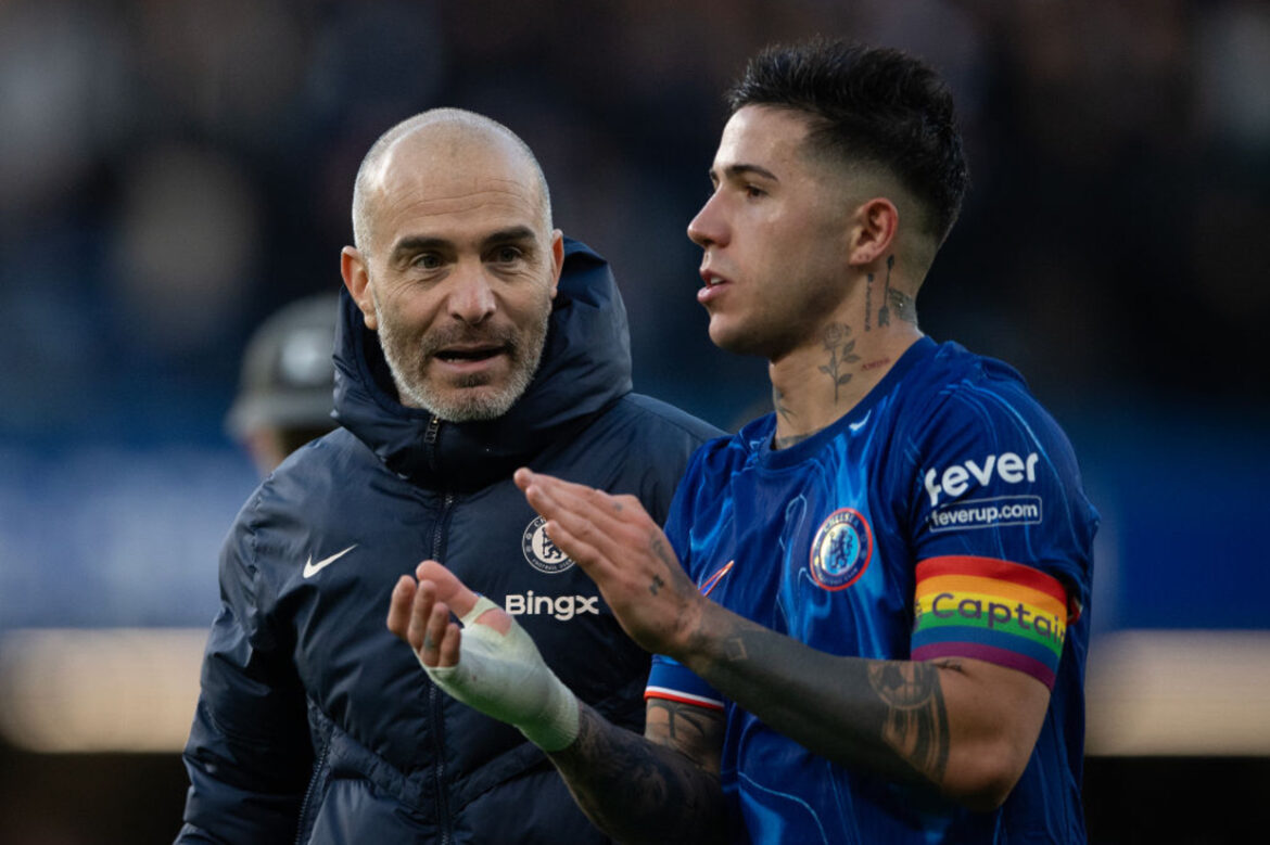 Maresca confirma permanência de Enzo Fernández no Chelsea — Técnico Enzo Maresca garante permanência de Enzo Fernández no Chelsea para próxima temporada, destacando liderança do jogador.