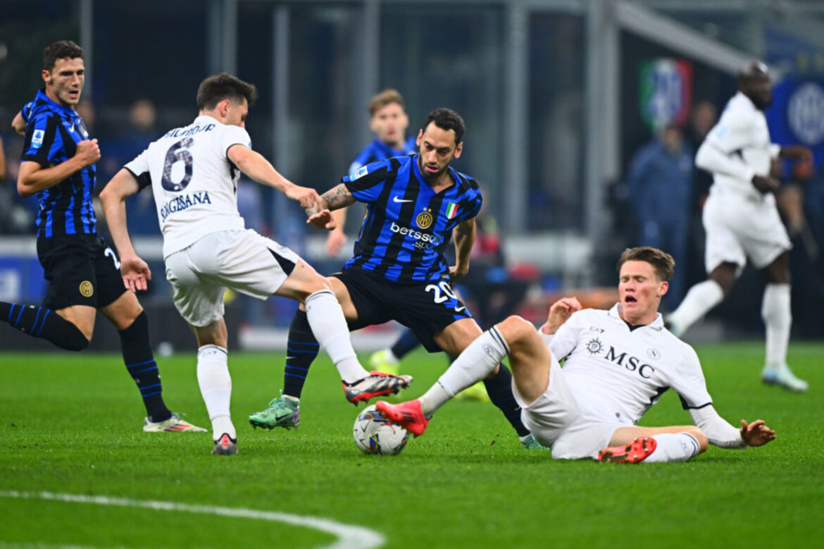 Napoli e Inter decidem título do Campeonato Italiano — Napoli e Inter enfrentam Cagliari e Como 1907, respectivamente, em jogos decisivos pela última rodada do Campeonato Italiano.