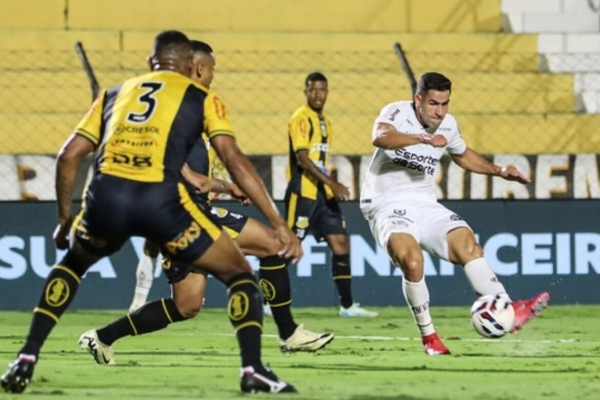 Novorizontino e Ferroviária empatam em jogo eletrizante na Série B — Novorizontino e Ferroviária empataram por 2 a 2 em confronto emocionante pela Série B, com jogadas decisivas e gols impactantes.
