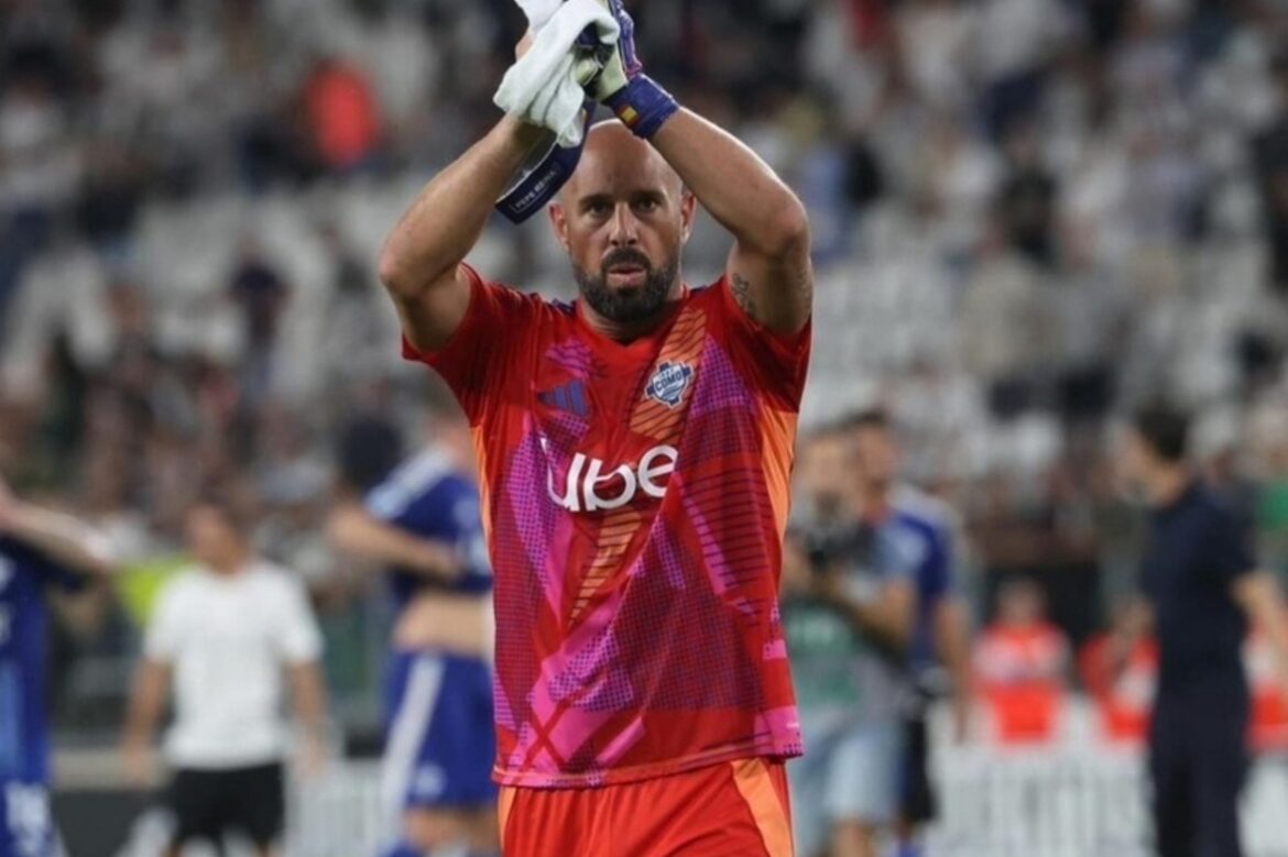 Pepe Reina encerra carreira após sucesso no futebol mundial — Pepe Reina, goleiro campeão mundial pela Espanha, encerra sua histórica carreira aos 42 anos, marcando época no esporte.
