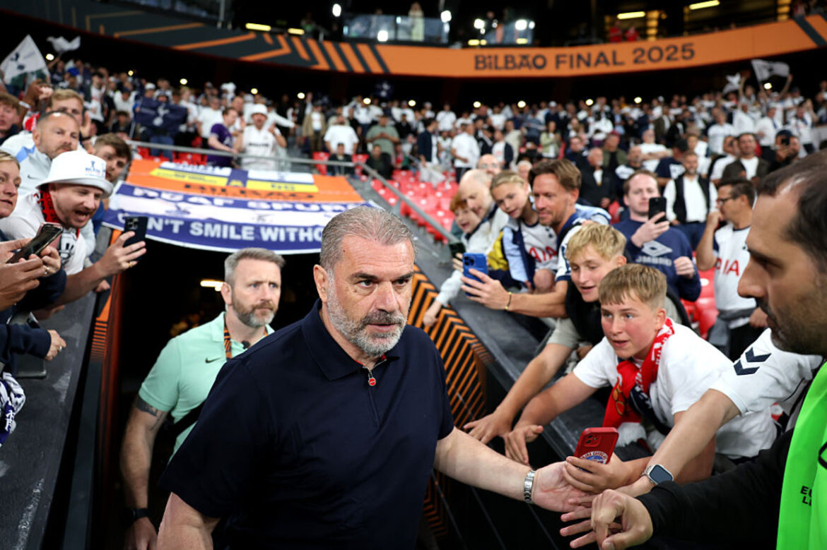 Postecoglou conquista título inédito na Uefa — Ange Postecoglou faz história ao se tornar o quinto técnico não europeu a vencer um título da Uefa com o Tottenham.