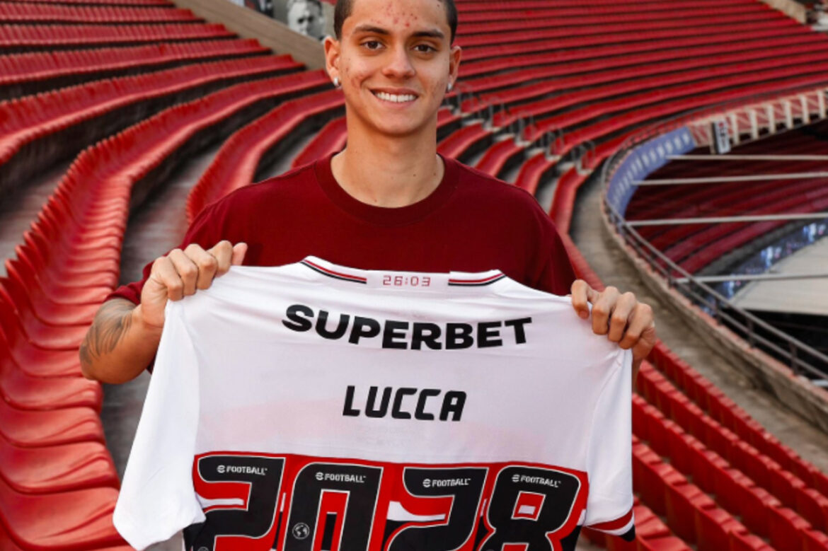 Promessa de Cotia renova contrato com o São Paulo até 2028 — Promessa de Cotia, Lucca, renova com o São Paulo até 2028 após destaque na Libertadores, marcando história no clube.