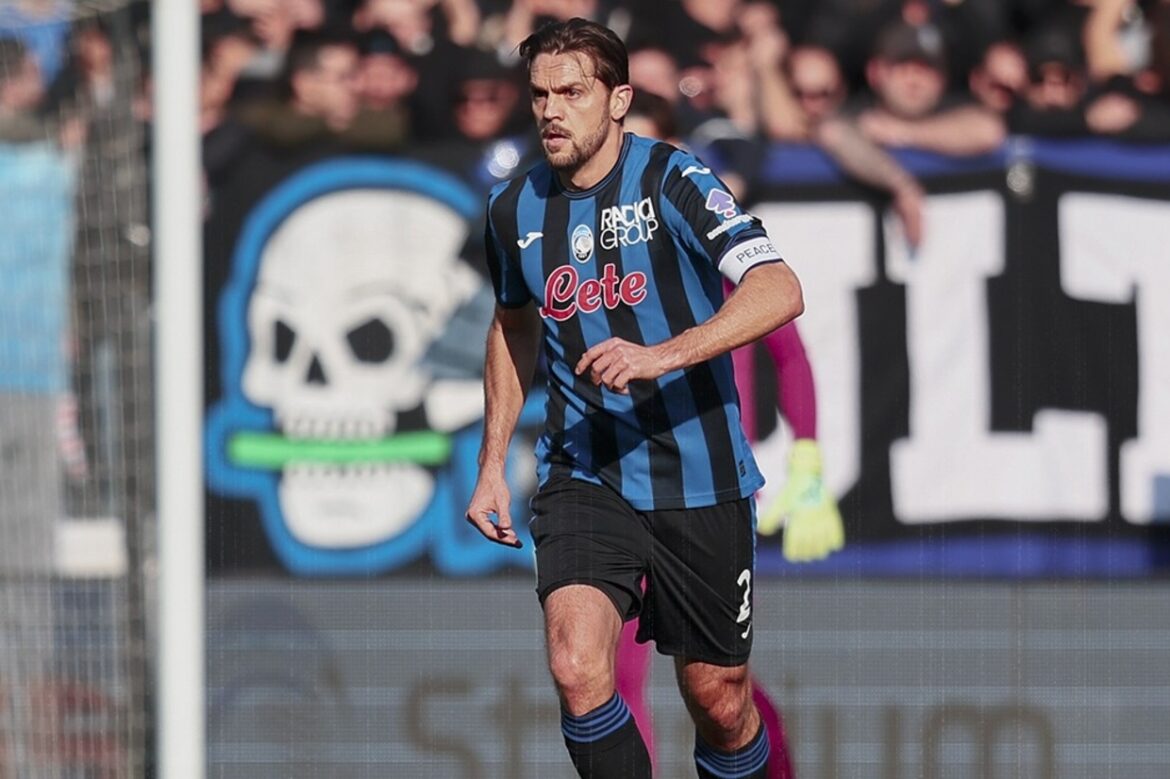 Rafael Tolói encerra ciclo de 10 anos na Atalanta — Zagueiro Rafael Tolói anuncia saída da Atalanta após 10 anos, somando mais de 300 jogos e conquistas marcantes pelo clube.