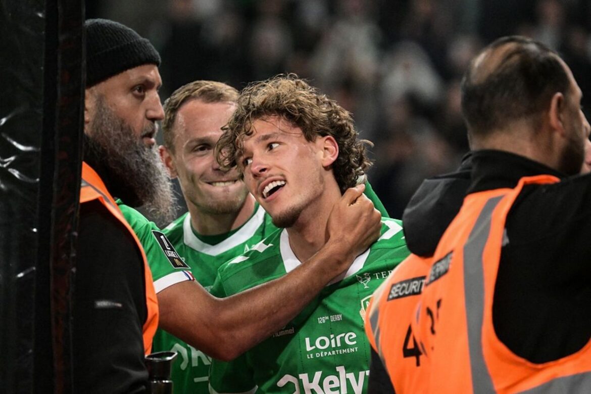 Saint-Étienne é rebaixado novamente na Ligue 1 — Saint-Étienne sofre novo rebaixamento na Ligue 1, marcando mais um capítulo difícil na história do segundo maior campeão francês.