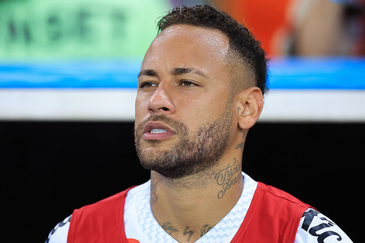 Santos eliminado, Neymar comenta futuro e garante impacto em campo — Neymar volta após lesão, mas Santos é eliminado da Copa do Brasil. Jogador despista sobre renovação e fala sobre seu impacto.