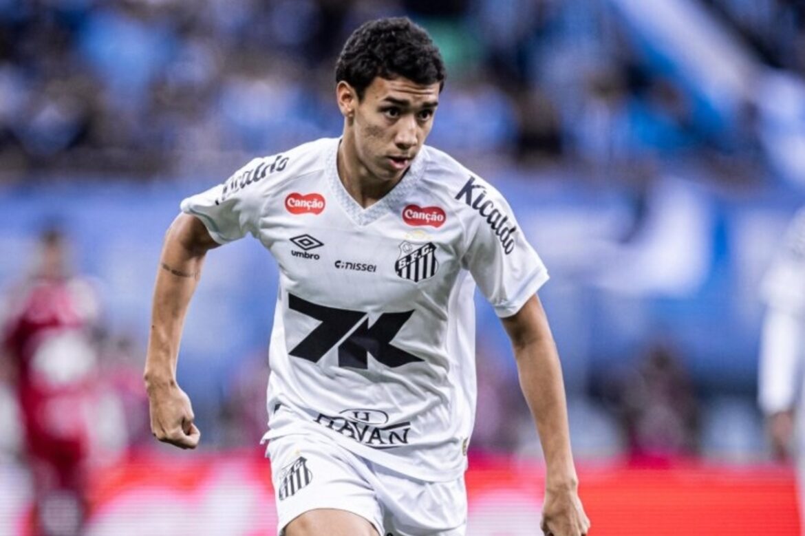 Santos renova contrato de Gabriel Bontempo até 2028 — Gabriel Bontempo renova com o Santos até 2028. Jovem destaque da Copinha, já soma 17 jogos no profissional do Peixe.