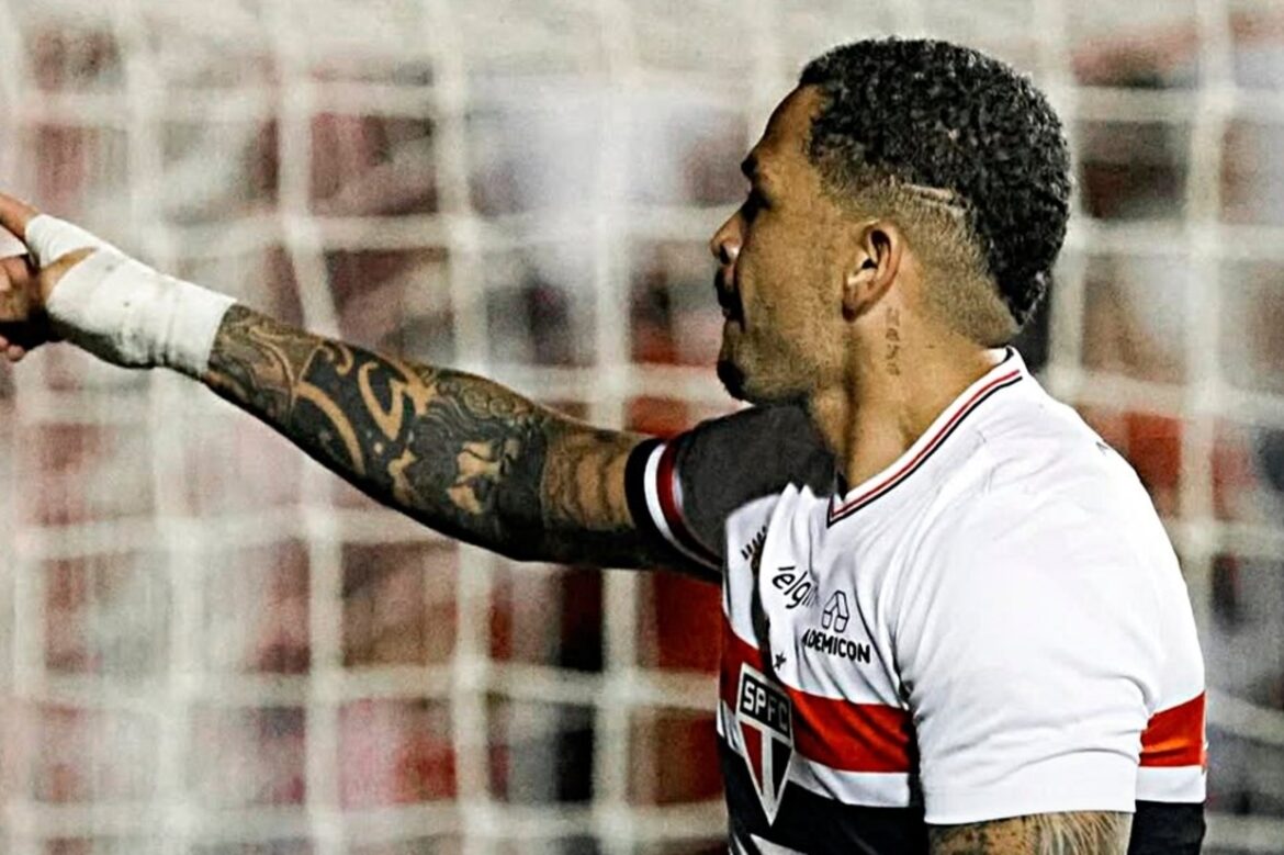 São Paulo supera Náutico e avança na Copa do Brasil — São Paulo vence Náutico por 2 a 1, confirma vaga nas oitavas da Copa do Brasil e aguarda sorteio do próximo adversário.