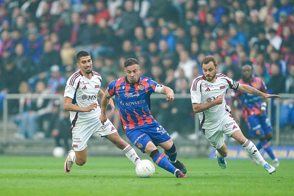 Shaqiri lidera Basel ao título suíço após sete anos de jejum — Shaqiri brilha com gols e assistências no retorno ao Basel, encerrando jejum de sete anos com o título suíço.