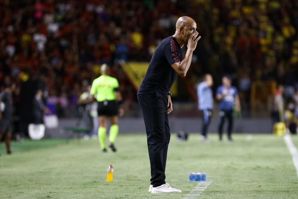 Sport demite Pepa após sequência de maus resultados — Sport anuncia a demissão de Pepa após sequência negativa no Brasileirão. Clube é lanterna e ainda não venceu em 2025.