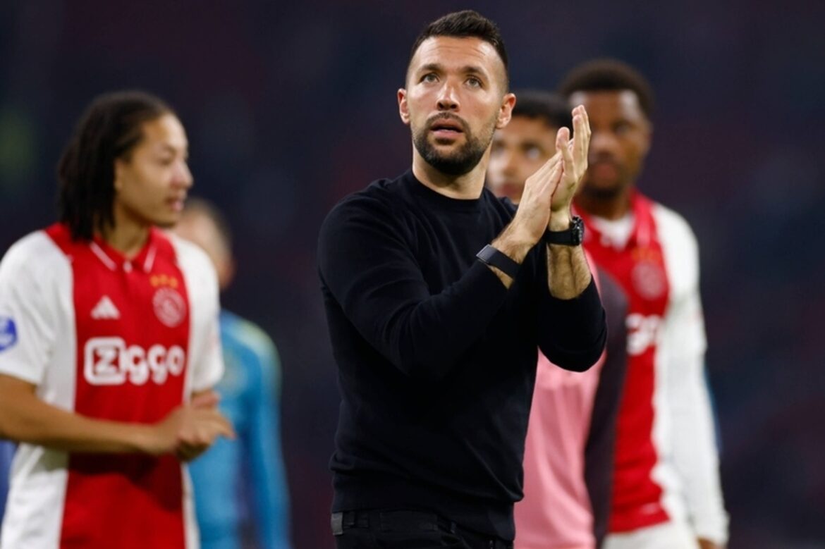 Técnico do Ajax deixa o clube após derrota no campeonato — Francesco Farioli deixa o Ajax após perder título para o PSV, mesmo com classificação para a Liga dos Campeões garantida.