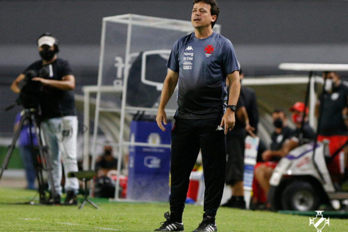 Vasco acelera contratação de Fernando Diniz após goleada na Sul-Americana — Vasco avança na contratação de Fernando Diniz como técnico, após goleada sofrida na Sul-Americana; anúncio oficial é esperado.