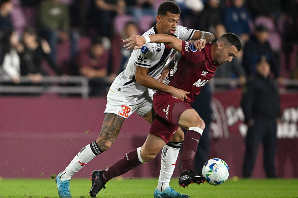Vasco perde para Lanús e disputa última vaga na Sul-Americana — Vasco perde para o Lanús, complica sua situação na Sul-Americana e se limita à disputa pela última vaga do grupo.