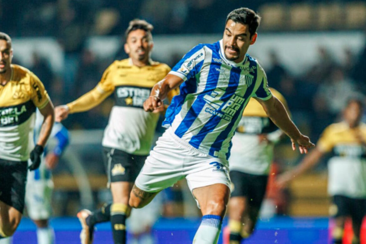 Avaí vence Criciúma e entra no G4 da Série B — Avaí supera Criciúma em um clássico intenso, vence por 2 a 1 fora de casa e assegura vaga no G4 da Série B.