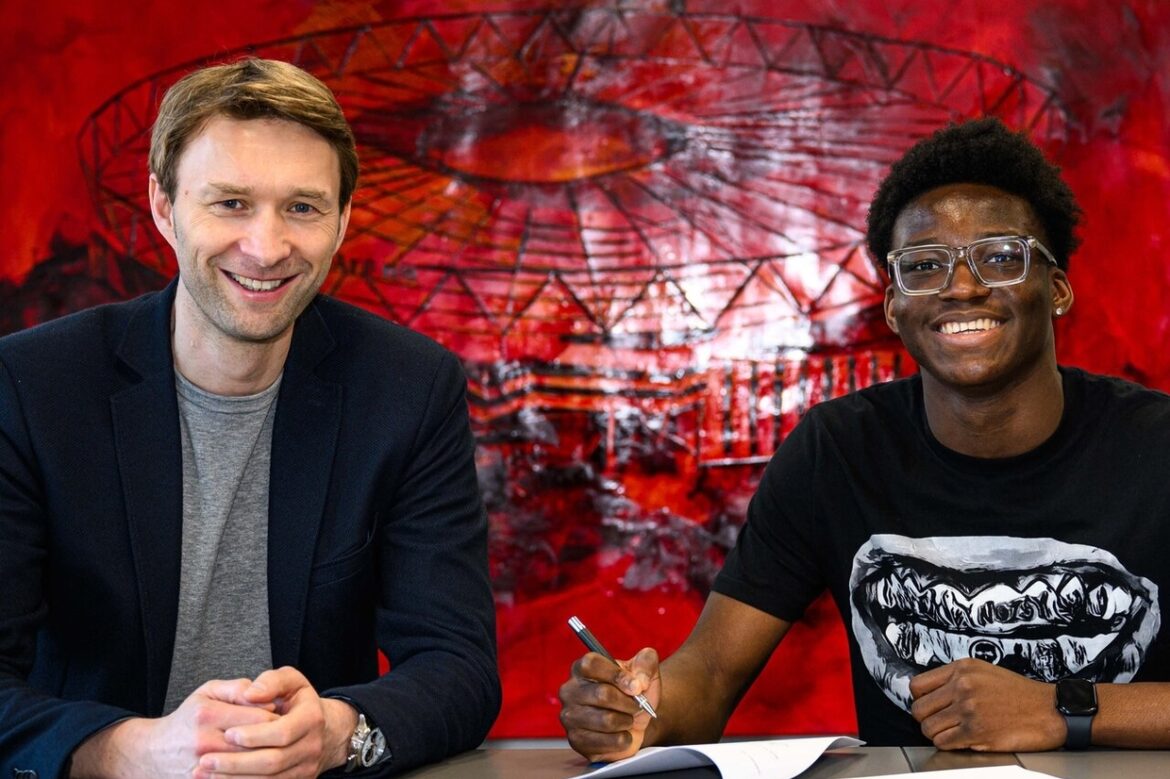 bayer-leverkusen-reforca-defesa-com-jovem-frances Bayer Leverkusen reforça defesa com jovem francês — Bayer Leverkusen traz Axel Tape, zagueiro francês de 17 anos, como reforço defensivo para a próxima temporada.