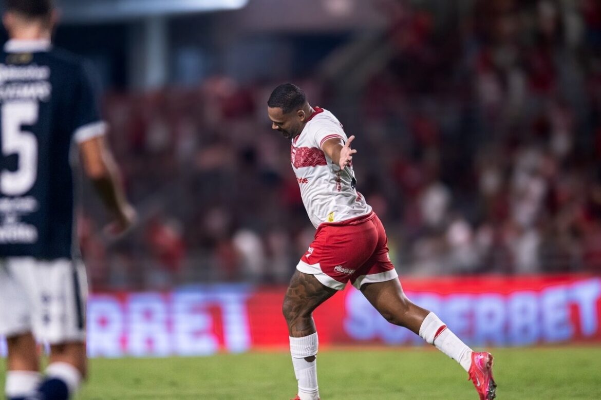 CRB vence Remo e se aproxima do G4 na Série B — CRB mantém invencibilidade em casa ao vencer o Remo por 2 a 0 e encosta no G4 da Série B com atuação decisiva.