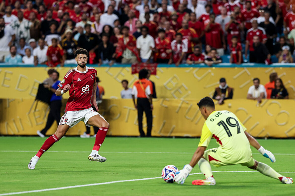Goleiros brilham em jogo sem gols entre Al Ahly e Inter Miami — Al Ahly e Inter Miami fazem jogo sem gols no Mundial de Clubes, com brilho de Ustari e El Shenawy nos momentos decisivos.