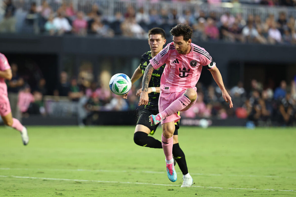 messi-brilha-e-inter-miami-goleia-colombus-crew-em-casa Messi brilha e Inter Miami goleia Colombus Crew em casa — Messi marca dois gols e Suárez brilha em vitória do Inter Miami contra o Colombus Crew, consolidando a 4ª posição na MLS.