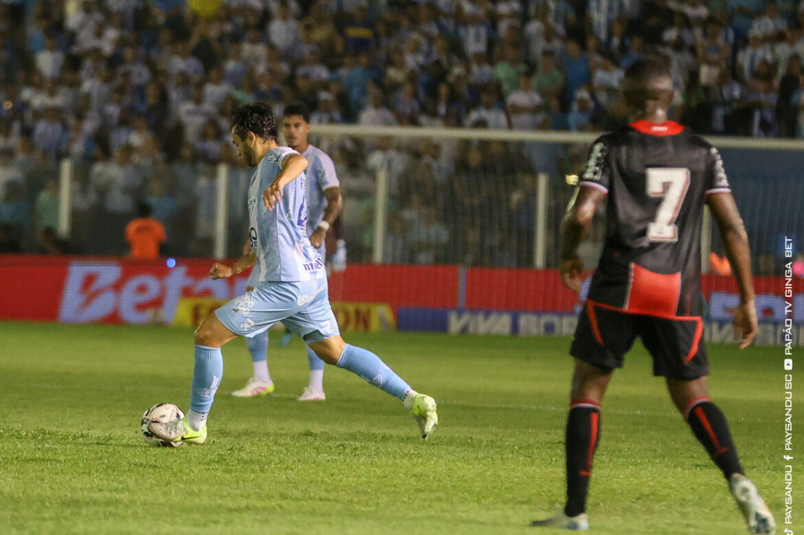 Paysandu supera Botafogo e conquista vitória nos acréscimos na Série B — Paysandu vence Botafogo por 1 a 0 nos acréscimos, conquista sua primeira vitória na Série B e busca reação no torneio.