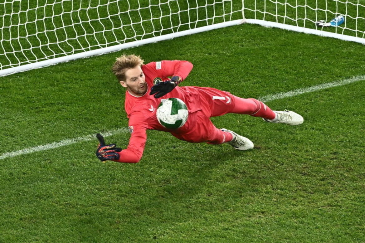 Reserva de Alisson deixa Liverpool e acerta com Brentford — Caoimhin Kelleher, ex-reserva de Alisson no Liverpool, foi vendido ao Brentford por £12,5 milhões, com bônus por desempenho.