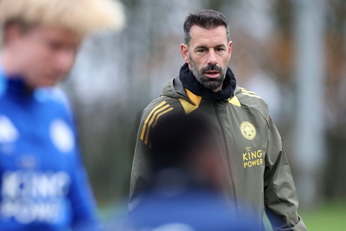 Ruud van Nistelrooy é demitido pelo Leicester City — Técnico Ruud van Nistelrooy é demitido pelo Leicester City após rebaixamento na Premier League, encerrando ciclo no clube.