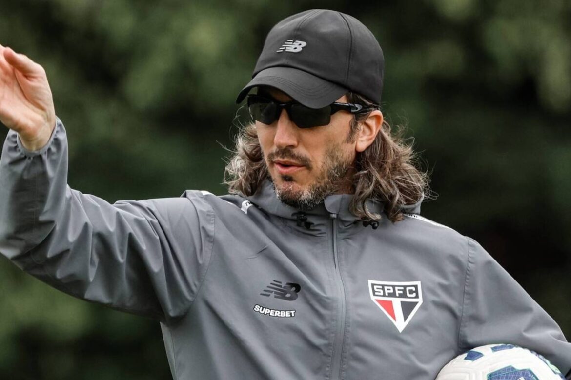 São Paulo pode mudar de técnico hoje — São Paulo e Luis Zubeldia podem encerrar contrato hoje. Clube avalia Hernán Crespo como possível substituto no Campeonato Brasileiro.
