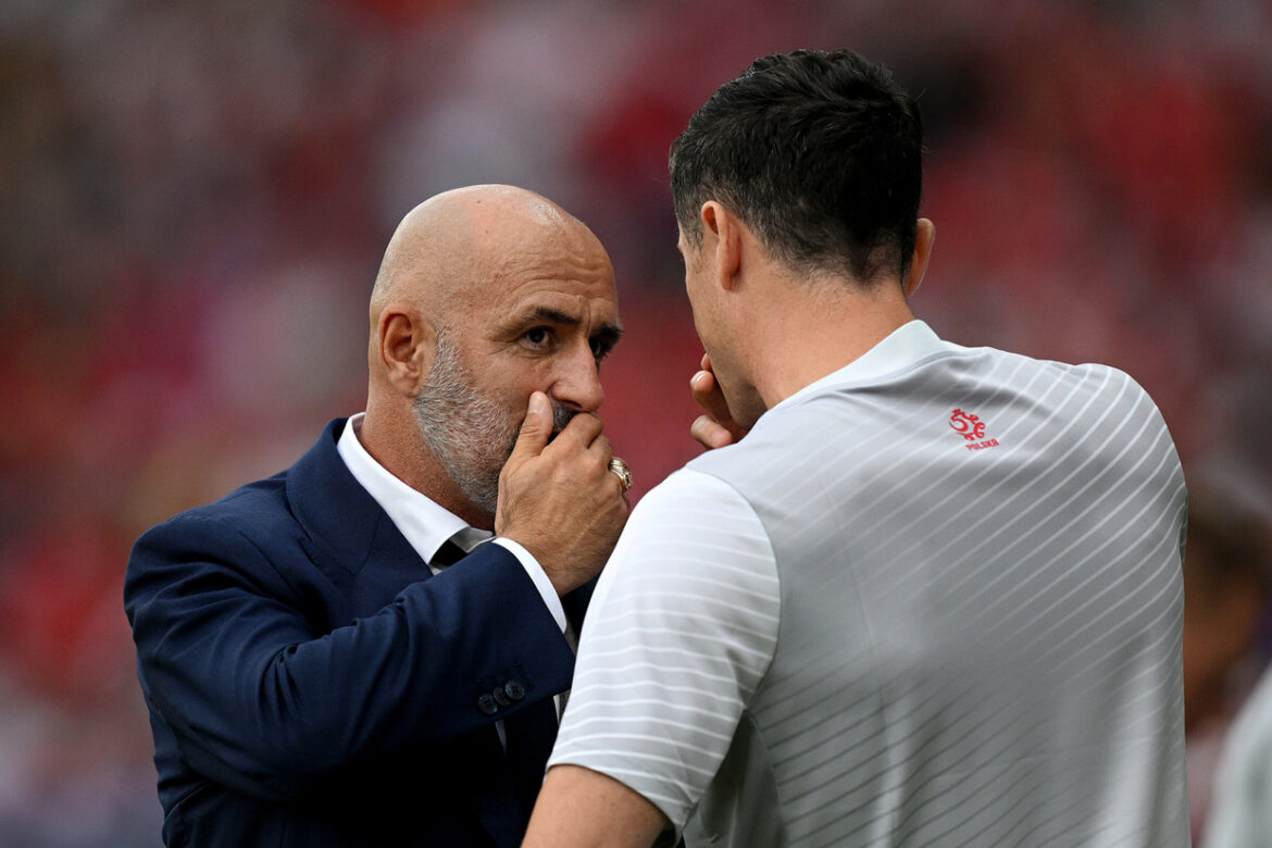 Técnico da Polônia renuncia após polêmica com Lewandowski — Técnico da Polônia renuncia após conflito com Lewandowski envolvendo a faixa de capitão e decisões polêmicas na seleção.