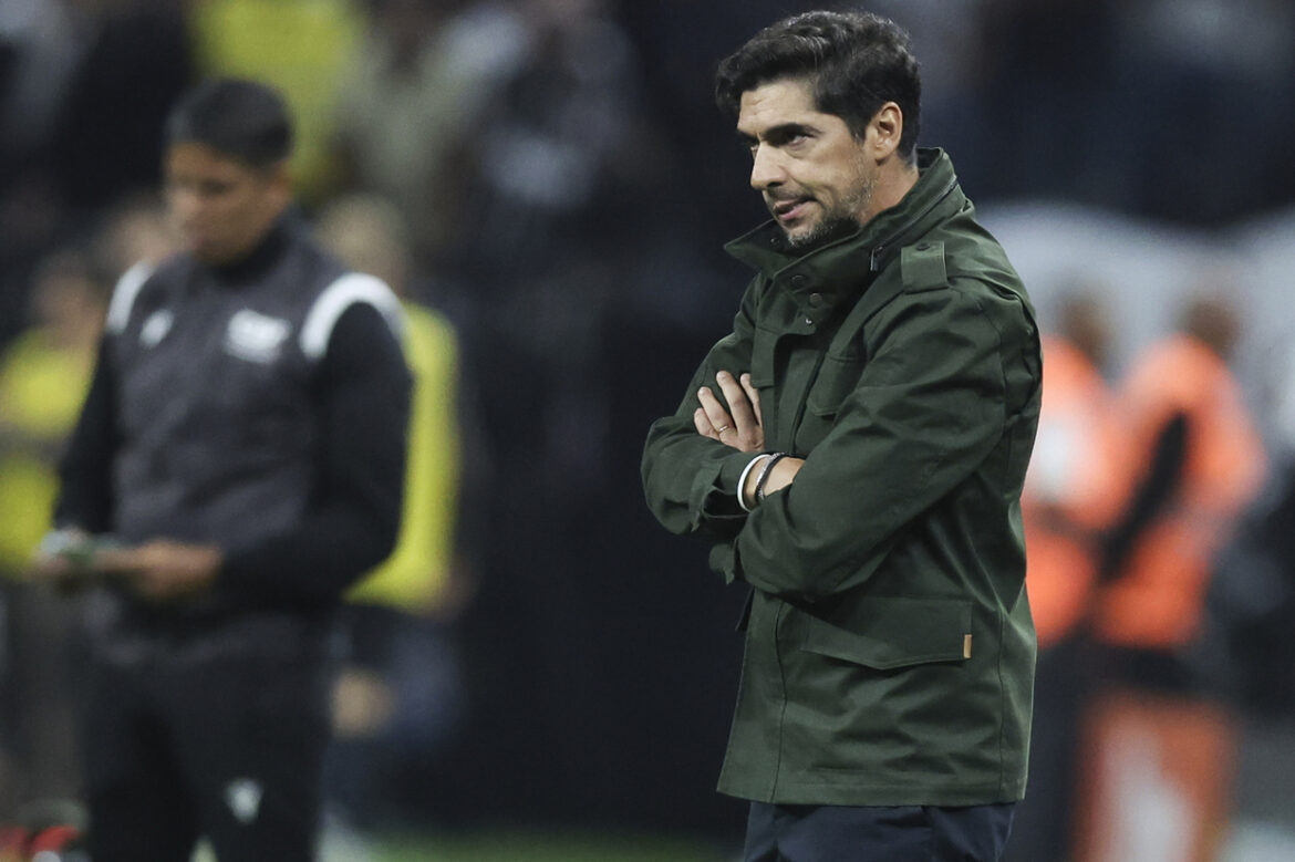 abel-critica-var-e-arbitragem-no-brasil Abel critica VAR e arbitragem no Brasil — Abel Ferreira critica duramente o VAR e a arbitragem após derrota do Palmeiras para o Corinthians na Copa do Brasil.