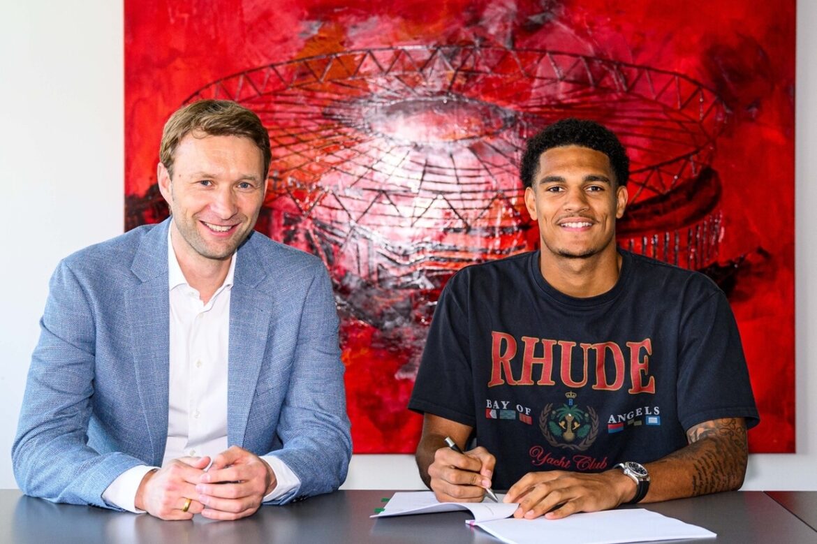 Bayer Leverkusen anuncia Jarell Quansah como novo reforço — Bayer Leverkusen fecha com Jarell Quansah, vindo do Liverpool, por 30 milhões de libras. Contrato válido até 2030.