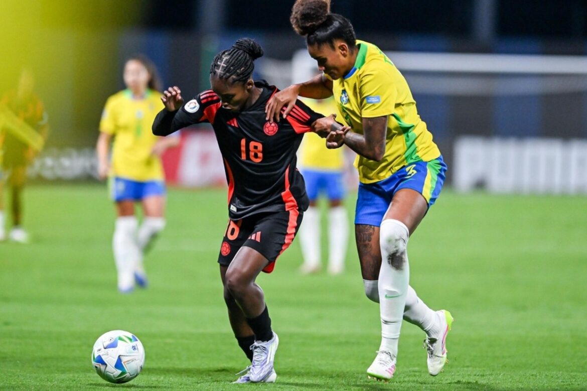 brasil-segura-empate-com-a-colombia-e-vai-a-semifinal-da-copa-america Brasil segura empate com a Colômbia e vai à semifinal da Copa América — Brasil empata com a Colômbia mesmo com uma jogadora a menos e garante vaga na semifinal da Copa América contra o Uruguai.