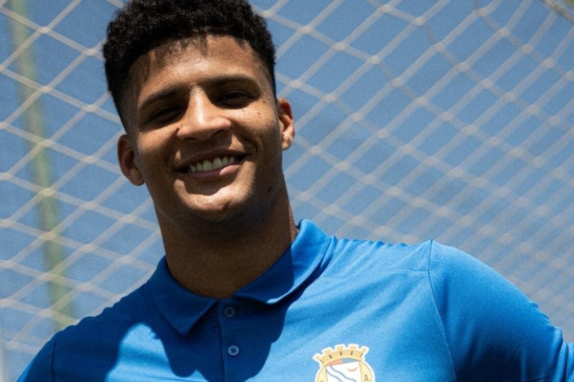 goleiro-do-palmeiras-reforca-clube-portugues Goleiro do Palmeiras reforça clube português — Goleiro Mateus Mendes deixa Palmeiras e é contratado pelo FC Alverca para disputar a Primeira Liga em Portugal.