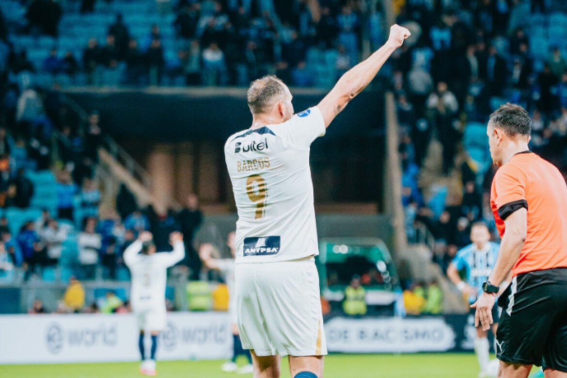 Hernán Barcos se destaca na artilharia da Sul-Americana — Hernán Barcos faz história na Sul-Americana, isola-se na artilharia histórica e entra na lista dos goleadores mais velhos.