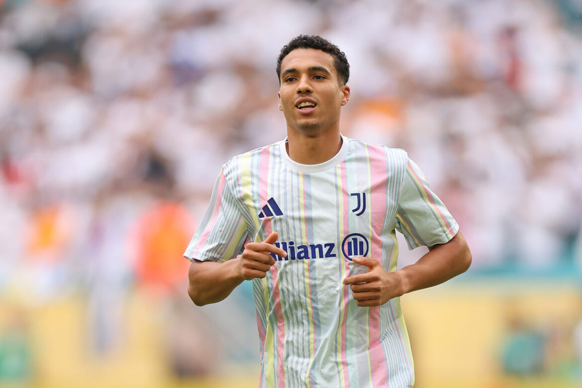juventus-e-porto-confirmam-troca-de-laterais-direito Juventus e Porto confirmam troca de laterais-direito — Juventus e Porto realizam troca de laterais-direito: Alberto Costa vai a Portugal e João Mário chega ao futebol italiano.