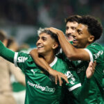 Palmeiras vence o Grêmio e segue na briga pelo Brasileirão — Palmeiras vence Grêmio, embala no Brasileirão com gol de Facundo Torres e fica a 2 pontos do líder Cruzeiro.