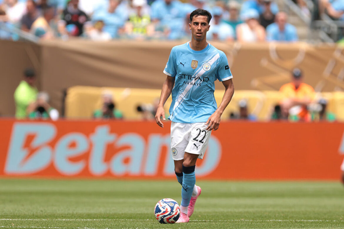 Vitor Reis pode ser emprestado para Porto ou Bayer Leverkusen — Vitor Reis, do Manchester City, pode ser emprestado. Bayer Leverkusen e Porto disputam a joia ex-Palmeiras de 19 anos.