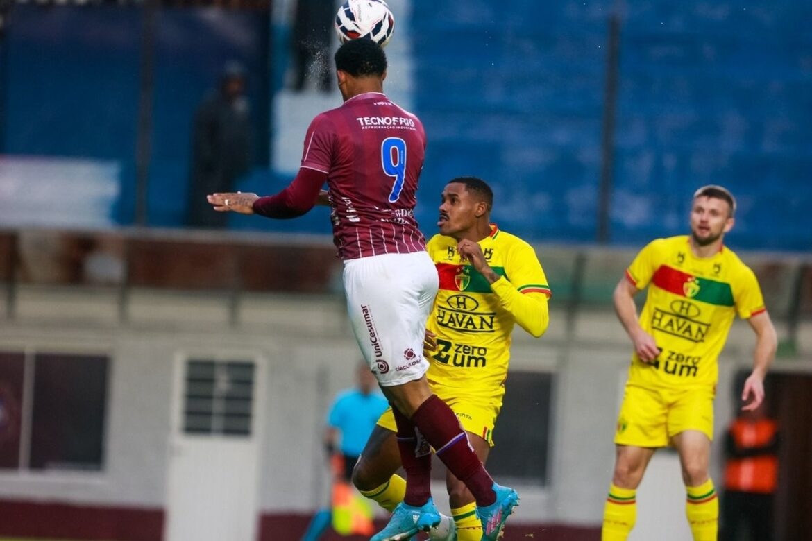 Caxias lidera a série C rumo à volta à Segundona após 20 anos — Caxias lidera a Série C com grande campanha e busca retorno à Série B após 20 anos. Veja o cenário da última rodada!