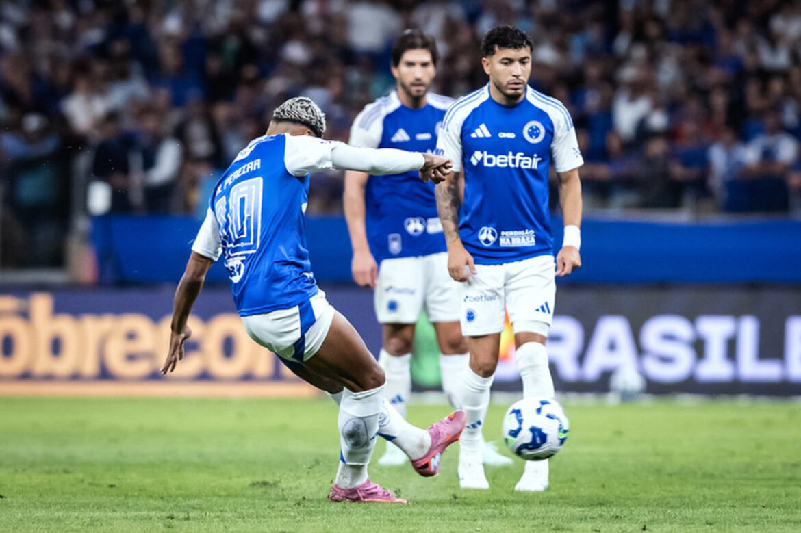Cruzeiro vence são paulo e alcança vice-liderança no brasileirão — Cruzeiro aproveita a bola parada, vence o São Paulo por 1 a 0 e assume momentaneamente a vice-liderança no Brasileirão.